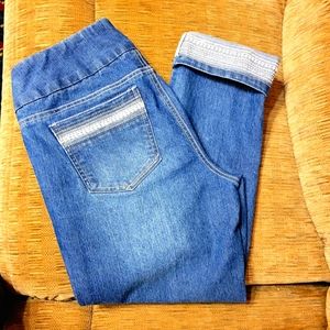 SlimSation crop jeans size 6. Super cute detail on hem and pockets! EUC.